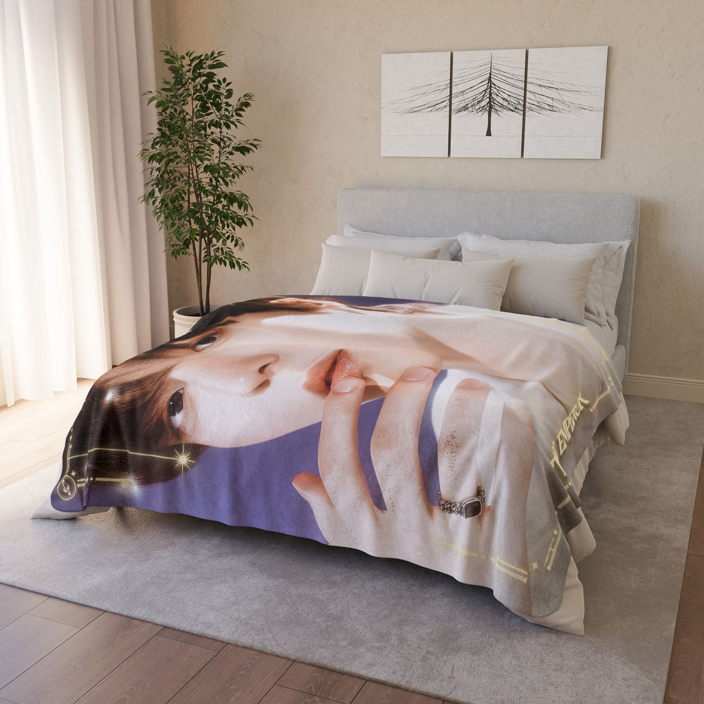 Yunho Ateez The Emperor Tarot Portrait Fleece Sherpa Blanket