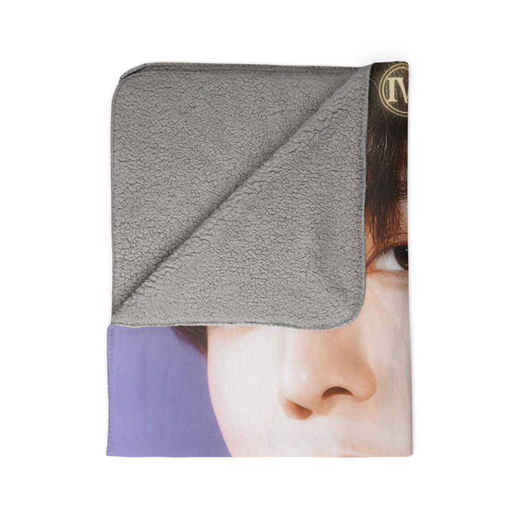 Yunho Ateez The Emperor Tarot Portrait Fleece Sherpa Blanket